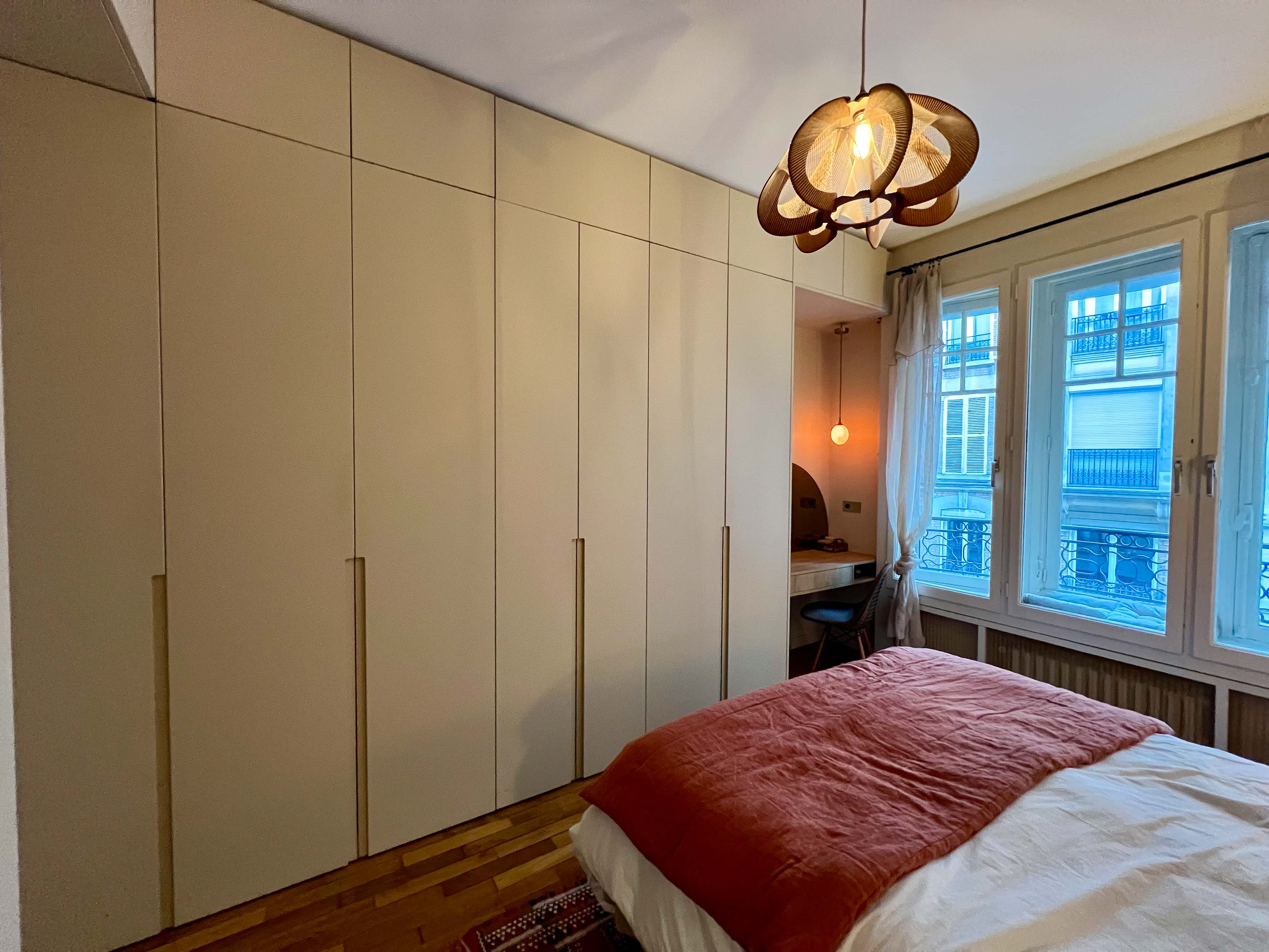 Celine Exposto - Projet LEV 75017 - Decoration Interieur - penderie sur-mesure - bureau sur-mesure