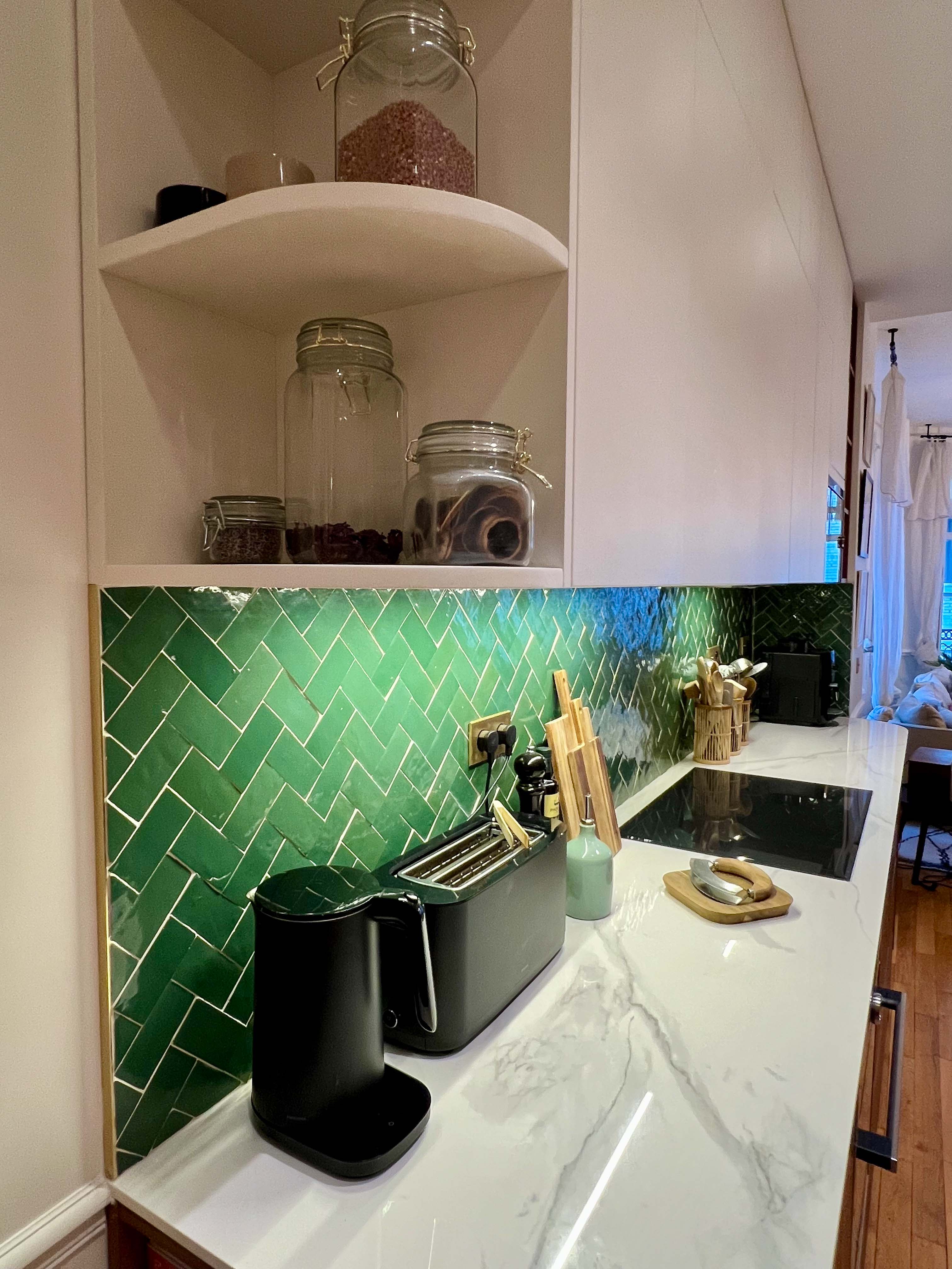 Celine Exposto - Projet LEV 75017 - Decoration Interieur - cuisine zellige vert