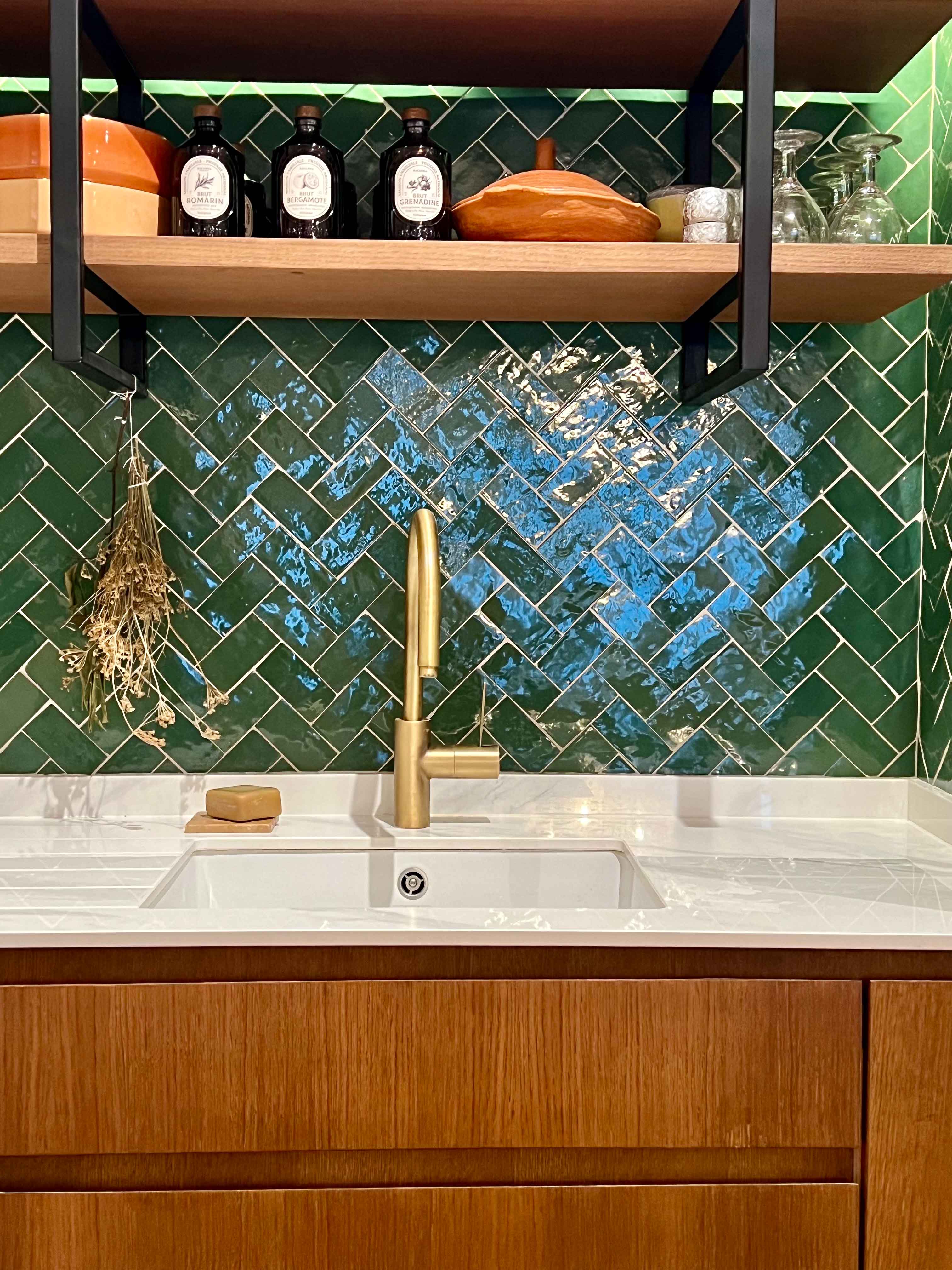 Celine Exposto - Projet LEV 75017 - Decoration Interieur - cuisine zellige vert