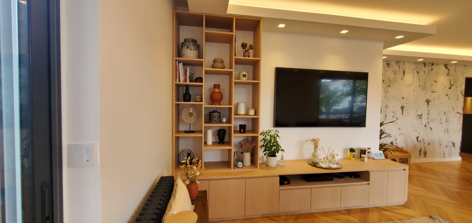 Projet CRO 94360 - Celine Exposto - Architecture d interieur - bibliothèque sur-mesure meuble tv